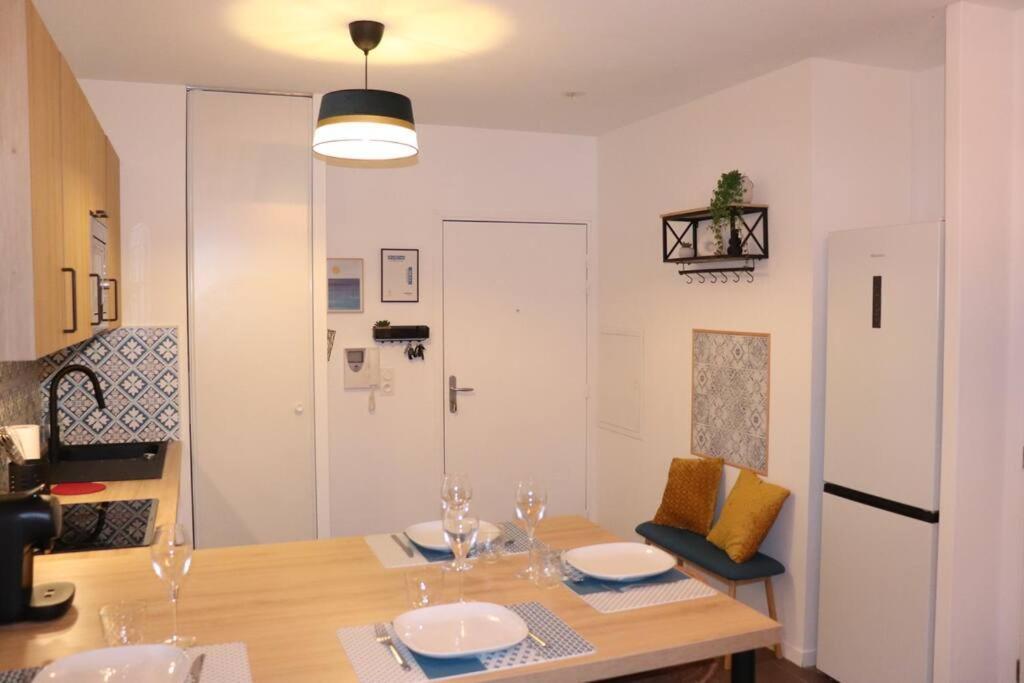Appartamento Les Cedres -Tram A 50 Metres, Bordeaux A 5 Minutes, Parking Cenon Esterno foto