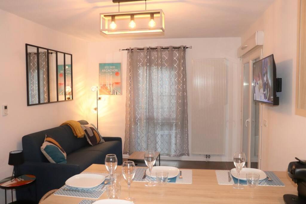 Appartamento Les Cedres -Tram A 50 Metres, Bordeaux A 5 Minutes, Parking Cenon Esterno foto